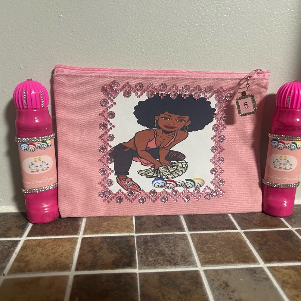 Custom bingo dauber with matching pouch